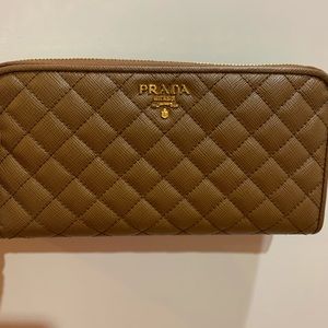 PRADA Wallet -  Saffiano Quilti Cannella